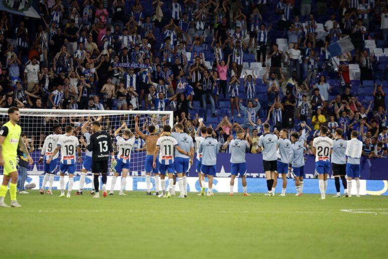 Los jugadores del Espanyol al final del partido ante el Amborebieta