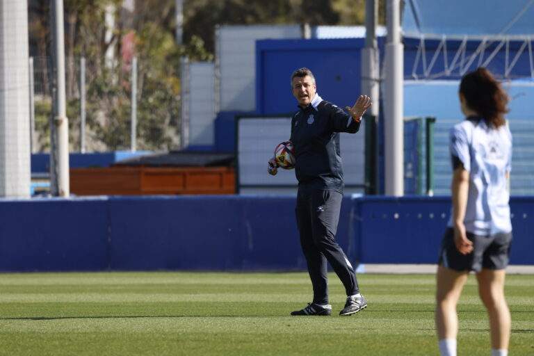 Juan Ibarra lleva ocho paridos como primer entrenador del Espanyol Femenino