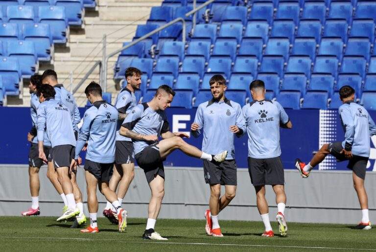 El Espanyol entrena en el Stage Front Stadium