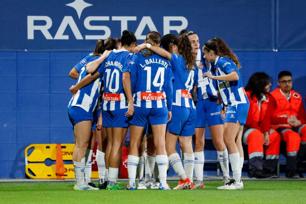 Amaia Martínez: "Sería increíble poder celebrar la permanencia con la afición" 2 El Espanyol Femenino celebra el gol de la victoria ante el Granada CF
