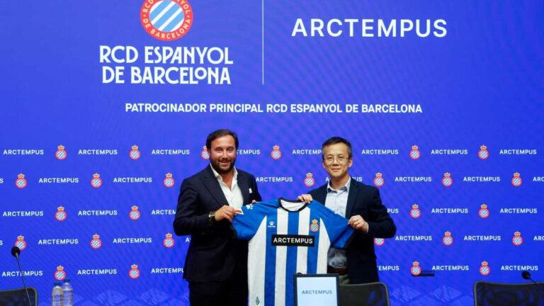 El Espanyol y ARCTEMPUS, en el RCDE Stadium presentando su acuerdo