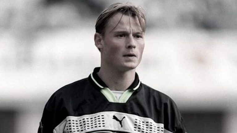 Alexander Manninger disputa un partido como internacional con Austria