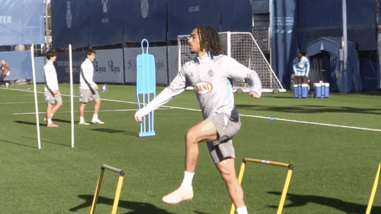 Luca Koleosho entrena en la CE Dani Jarque después del parón internacional