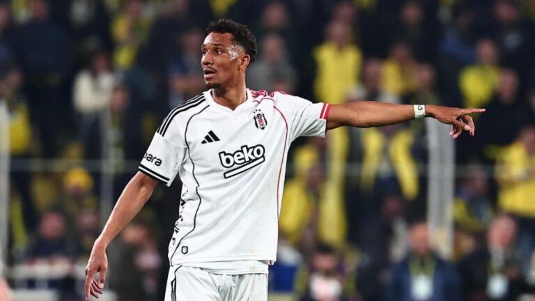 El Espanyol prepara una oferta por Felix Uduokhai Felix Uduokhai, en un partido con el Beşiktaş