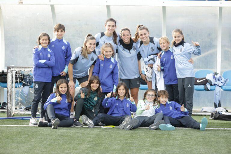 Parte de las jugadoras del Espanyol Femenino al final del entrenamiento