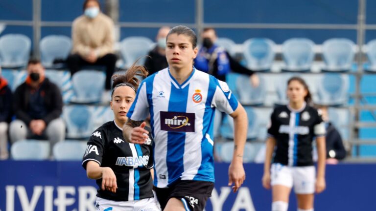Nadezhda Kárpova jugó el Espanyol Femenino - Deportivo Abanca en la CE Dani Jarque