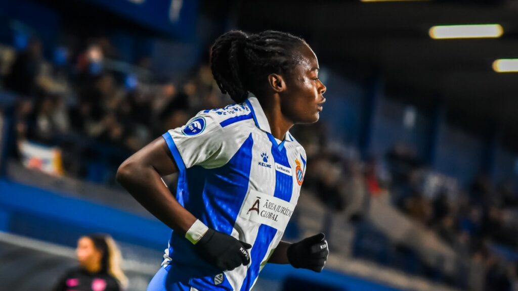 Phoenetia Browne: "No jugaba a fútbol porque no se llevaba, pero todo empezó en Nueva Jersey" 1 Phoenetia Browne es delantera en el Espanyol Femenino