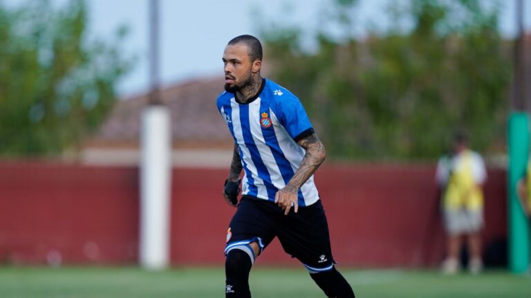 Quilindschy Hartman, en el amistoso entre el Espanyol y el Pau FC