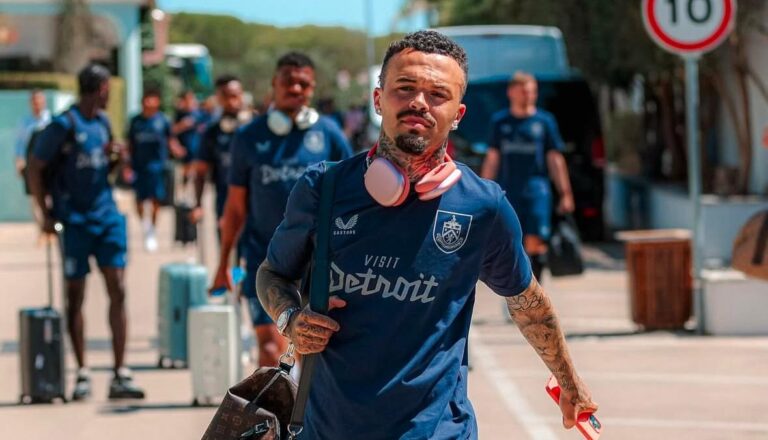Quilindschy Hartman se acerca al Espanyol Quilindschy Hartman, con el Burnley FC