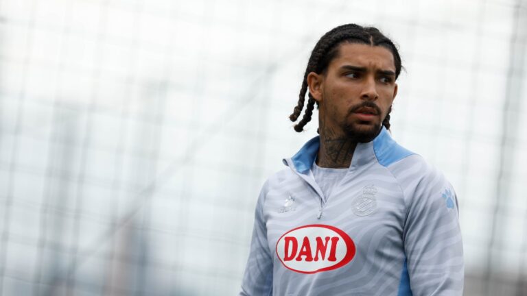 Tyrhys Dolan: «Es importante cambiar cosas y empezar una buena racha» Tyrhys Dolan prepara el Rayo Vallecano - Espanyol en la CE Dani Jarque