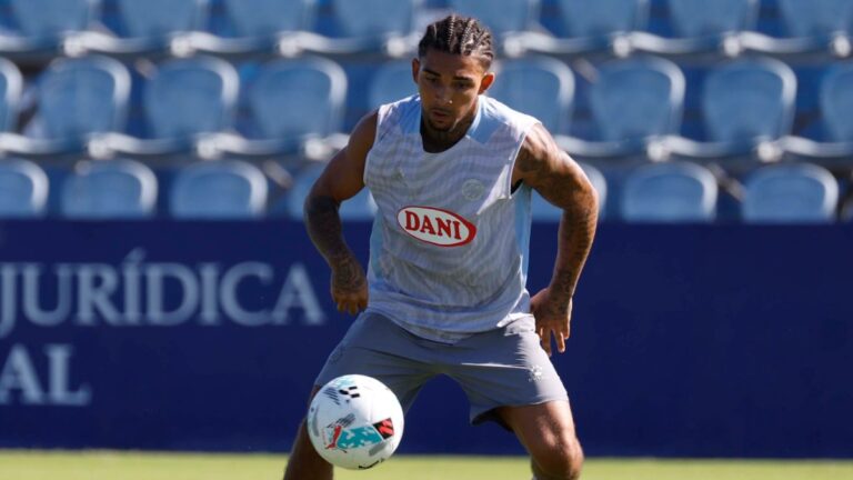 Tyrhys Dolan trabaja en la CE Dani Jarque la semana del Espanyol - Real Madrid