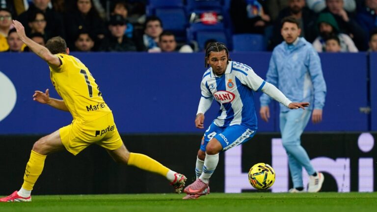 Tyrhys Dolan, en una acción del Espanyol - Girona en el RCDE Stadium
