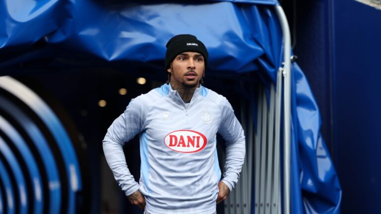 Tyrhys Dolan prepara el duelo ante el Barça: «El gran derbi de mañana» Tyrhys Dolan, en el RCDE Stadium antes del Espanyol - Barça