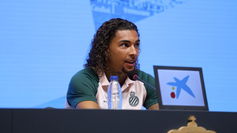 Tyrhys Dolan habla sobre la salud mental en su presentación como nuevo jugador del Espanyol