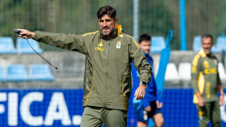 Veljko Paunovic dirige al Real Oviedo en una entrenamiento