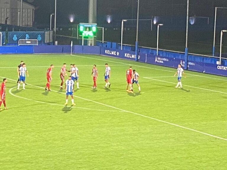 El Espanyol B cerró su pretemporada con un duelo muy duro