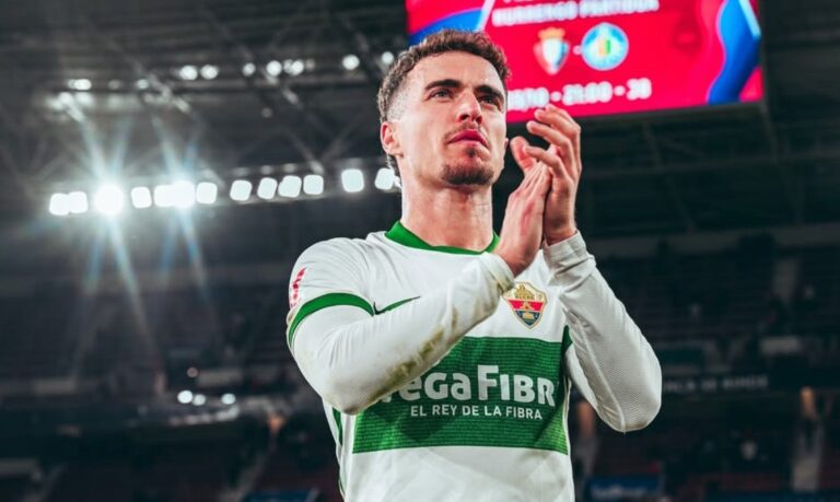 Adrià Pedrosa, al final del CA Osasuna - Elche CF