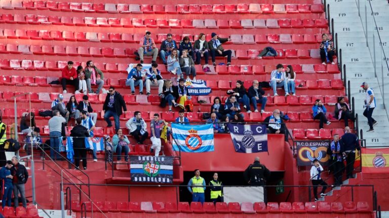 La afición del Espanyol, en la grada visitante del Sánchez-Pizjuán