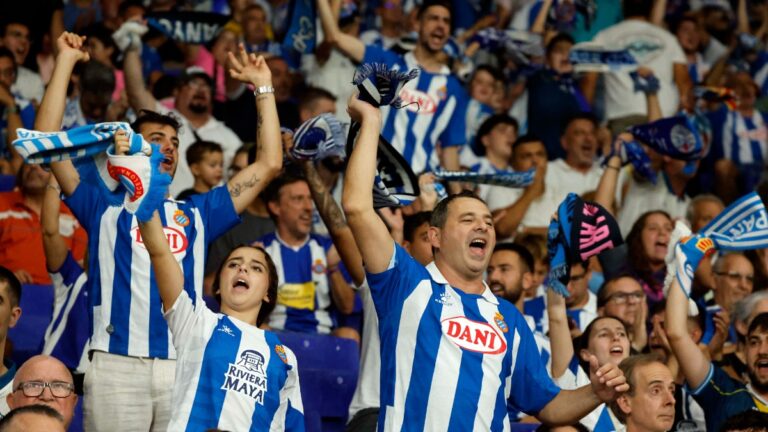 La afición del Espanyol estuvo de 10 animado al equipo para sumar los tres puntos ante CA Osasuna