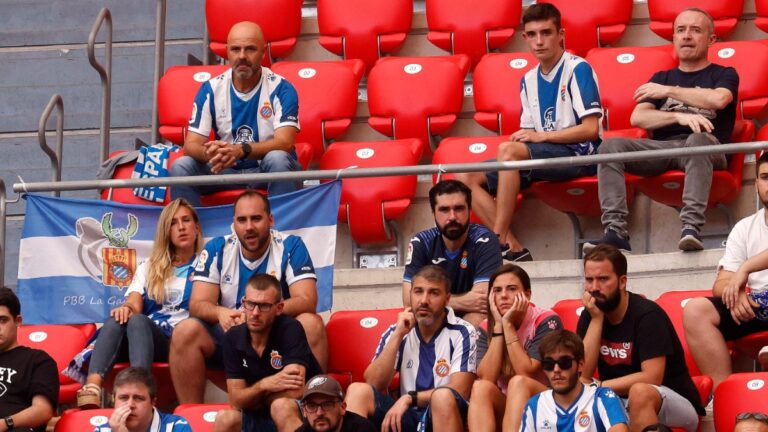 La afición del Espanyol no quiere perderse el partido en San Mamés