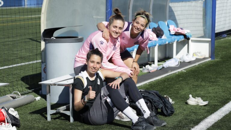 Aina Duran, junto a Judit Pablos y Paula Coba del Espanyol Femenino