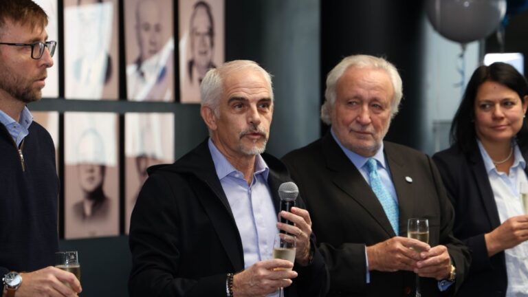 Alan Pace desea Feliz Navidad a la prensa del Espanyol