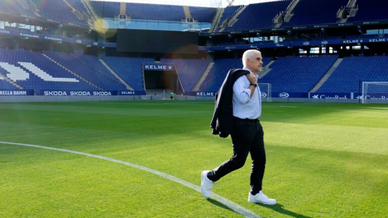 Alan Pace disfruta del RCDE Stadium