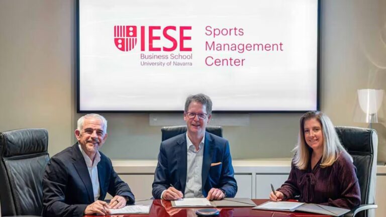 Alan Pace firma para un nuevo proyecto en el IESE de Bacelona