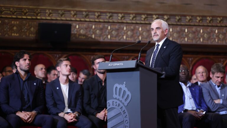 Alan Pace consigue una inversión de 175 millones para Espanyol y Burnley FC Alan Pace celebra el 125 aniversario del Espanyol en el Paraninfo de la Universidad de Barcelona