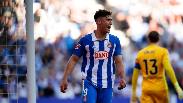 Alejo Veliz se lamenta de una ocasión en el Espanyol - Atlético de Madrid