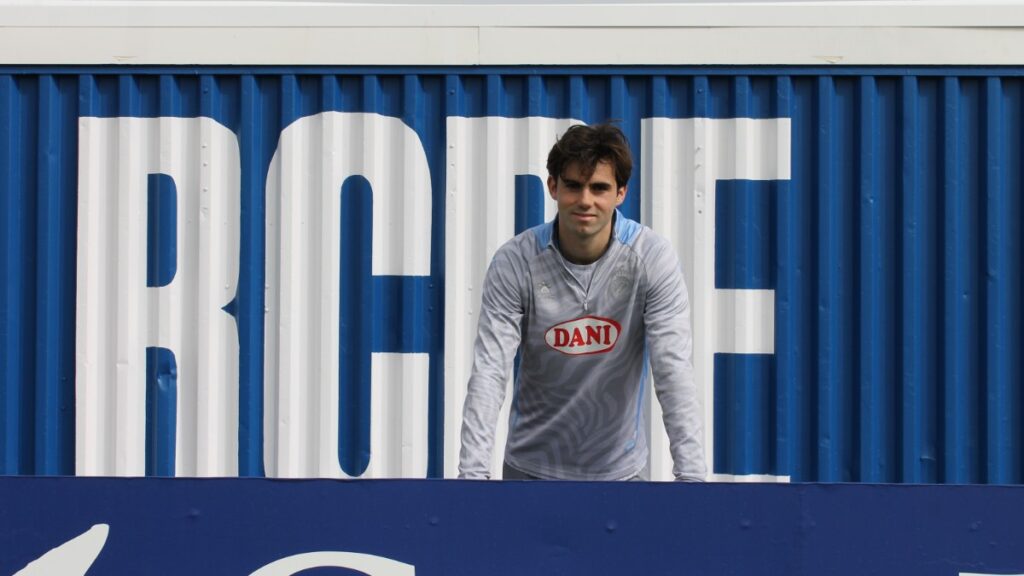 Álex Almansa: "Sabemos que el 'play-off' hasta el último partido no se decide" 1 Álex Almansa, protagonista en 'El 1900' en la previa del Espanyol B - UE Sant Andreu