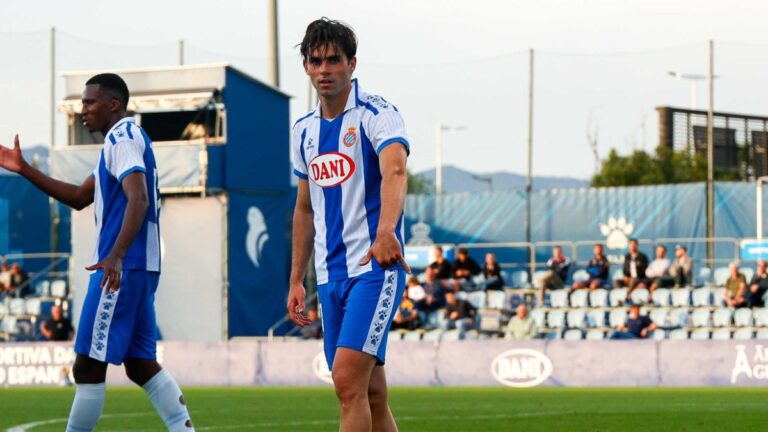 Álex Almansa: «Estoy feliz de terminar a este nivel» Álex Almansa amplía el marcador en el Espanyol B - Girona FC B