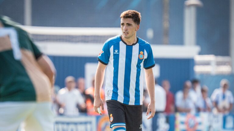 Àlex Calatrava se estrena en la CE Dani Jarque delante de la afición en un amistoso