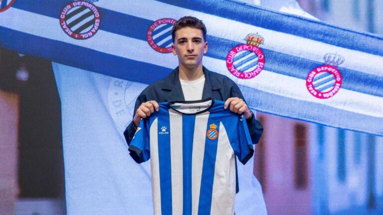 Álex Calatrava, en su presentación como nuevo jugador del Espanyol