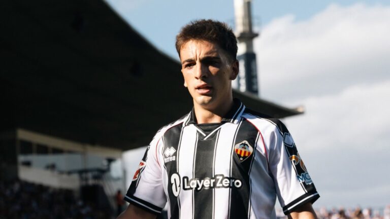 Álex Calatrava está en el radar de varios equipos de Primera división