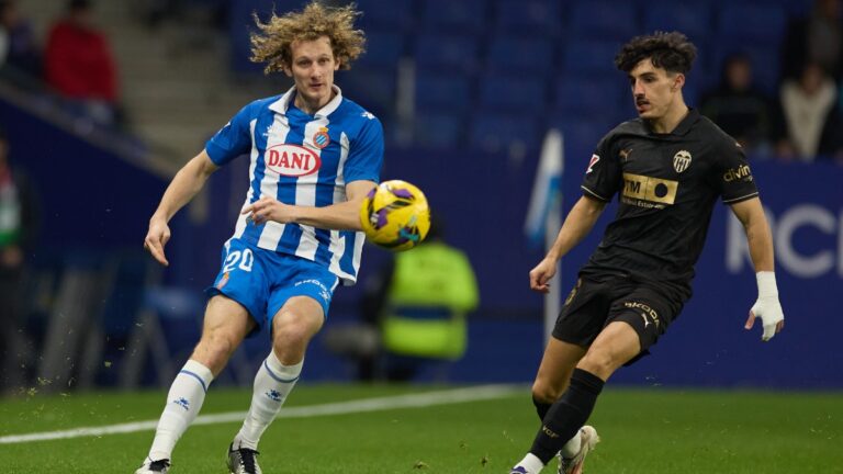 Alex Král, en un partido en el RCDE Stadium