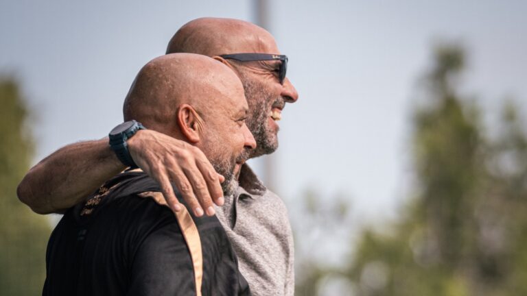Monchi y Manolo González ven juntos parte del calentamiento entre el Espanyol y el CE Sabadell