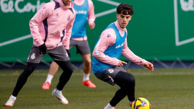 Álvaro Aguado entrena en la CE Dani Jarque