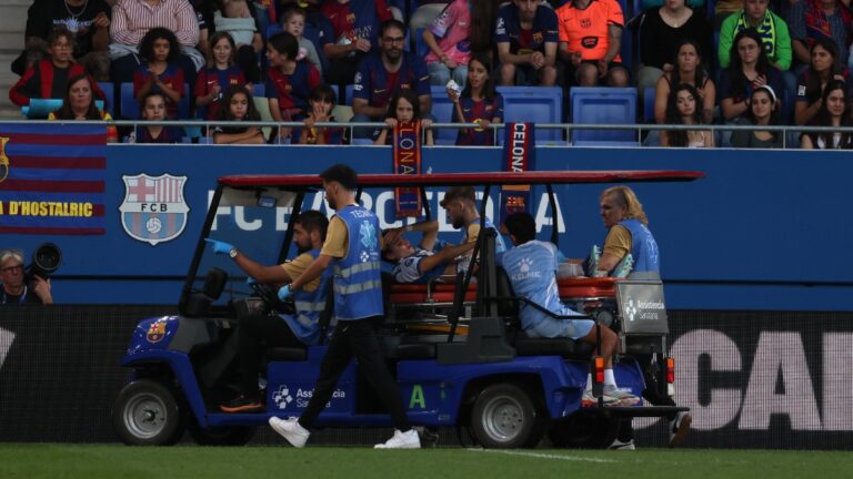Amaia Martínez tuvo que ser sustituida en el derbi ante el FC Barcelona por lesión