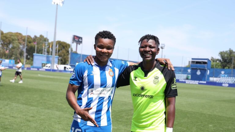 Amanda Mbadi sonríe después de golear al Betis Féminas
