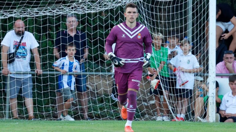 Àngel Fortuño defiende la portería del Espanyol en Peralada