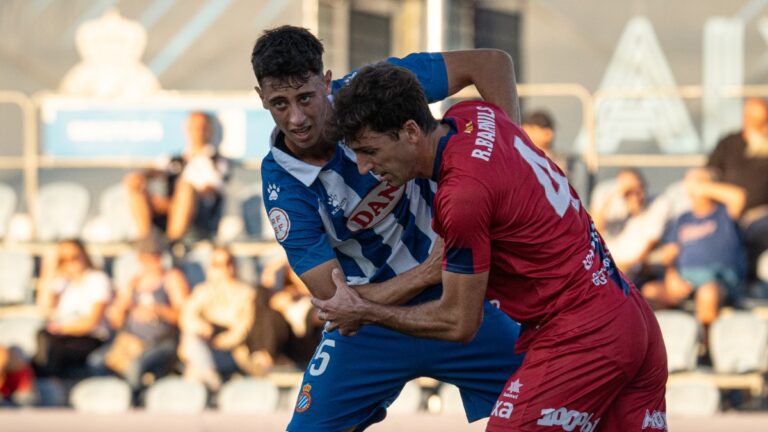Ángel Gómez jugó 90 minutos en el Espanyol B 1-0 Olot