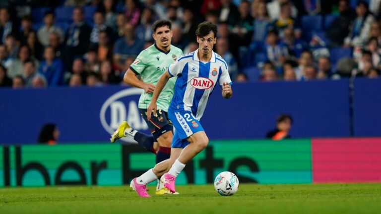 Manolo González hace revivir a Antoniu Roca Antoniu Roca tuvo minutos en el Espanyol - Levante UD