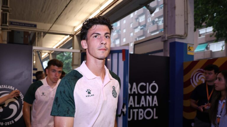 Antoniu Roca llega con sus compañeros a Sabadell para jugar la Copa Catalunya