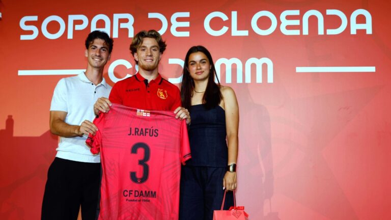 El Espanyol despide la temporada con el CF Damm Antoniu Roca, en la cena de clausura de temporada del CF Damm