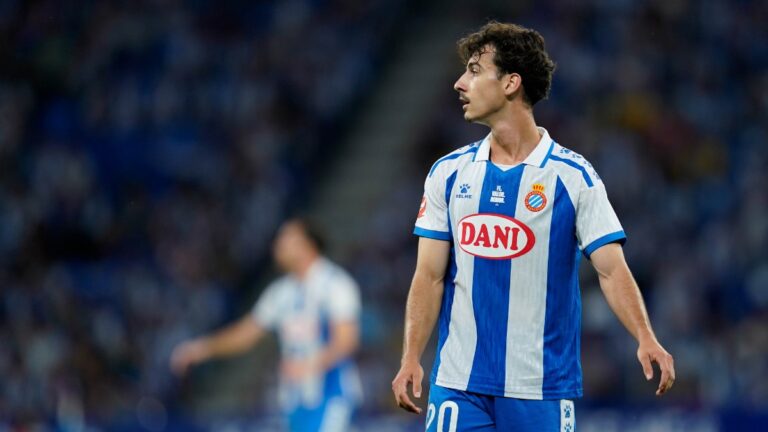 Antoniu Roca viste la blanquiazul en el Espanyol - Real Sociedad