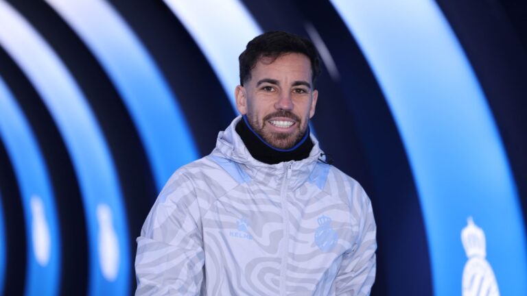 Edu Expósito, en el túnel de vestuarios del RCDE Stadium