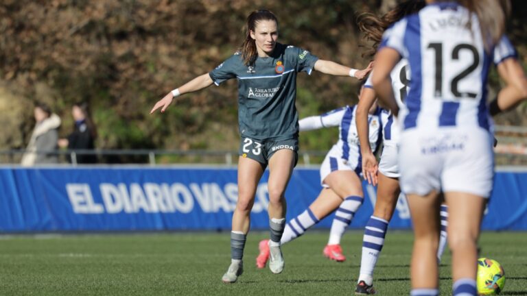 Arola Aparicio fue titular en el Real Sociedad - Espanyol Femenino