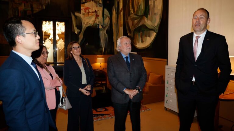 Berni Álvarez mantiene una conversación con la comisión del 125 aniversario del Espanyol