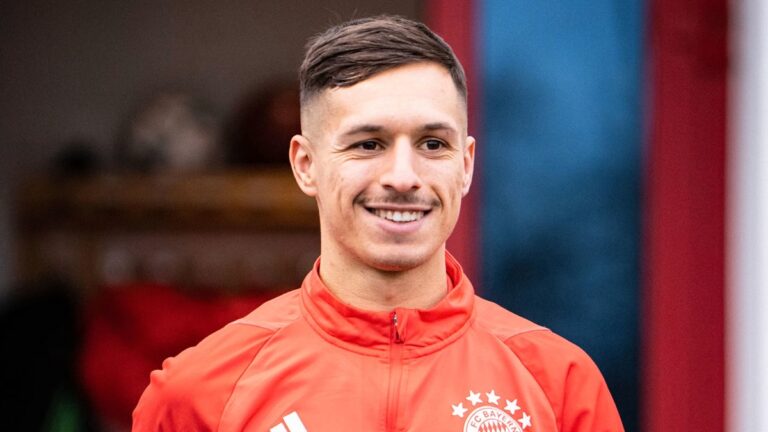 Bryan Zaragoza, en la Ciudad Deportiva del Bayern de Múnich